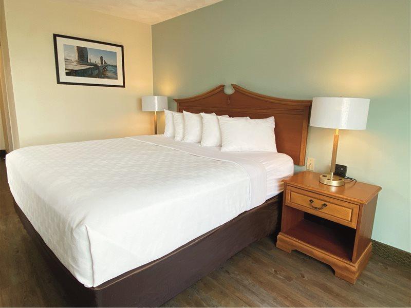 Comfort Inn At Newport Beach Middletown Exterior photo