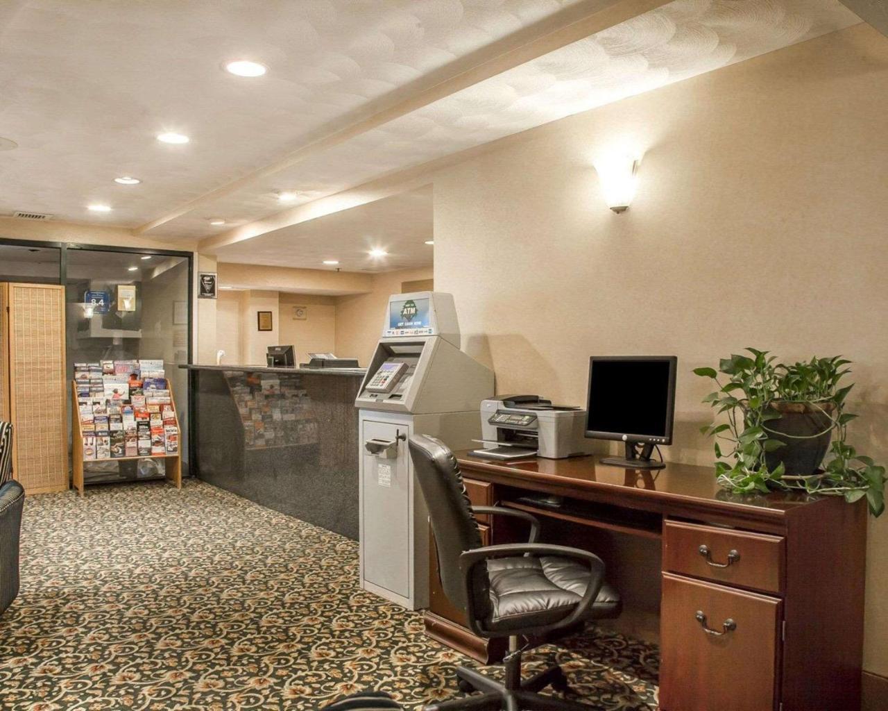 Comfort Inn At Newport Beach Middletown Exterior photo