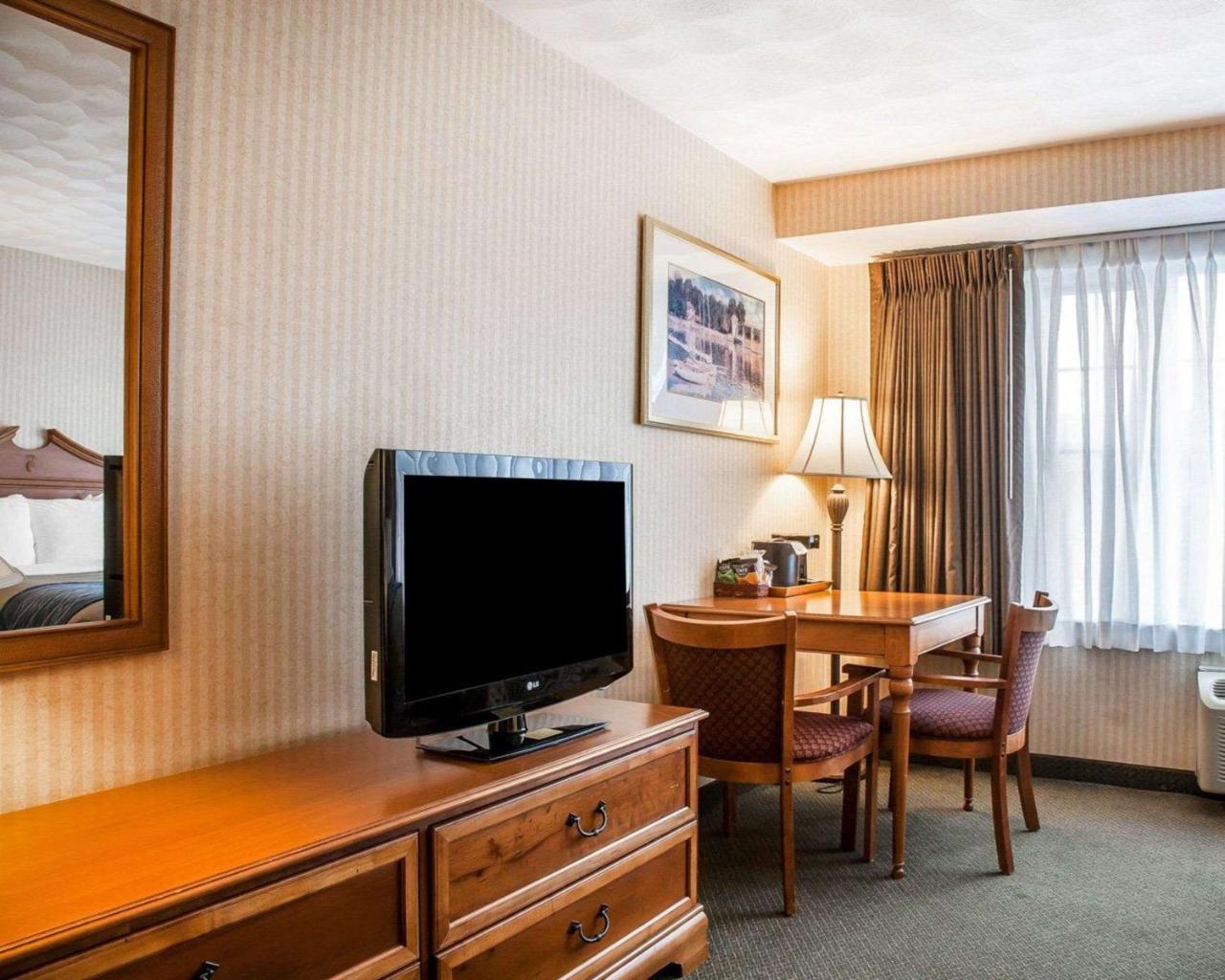 Comfort Inn At Newport Beach Middletown Exterior photo