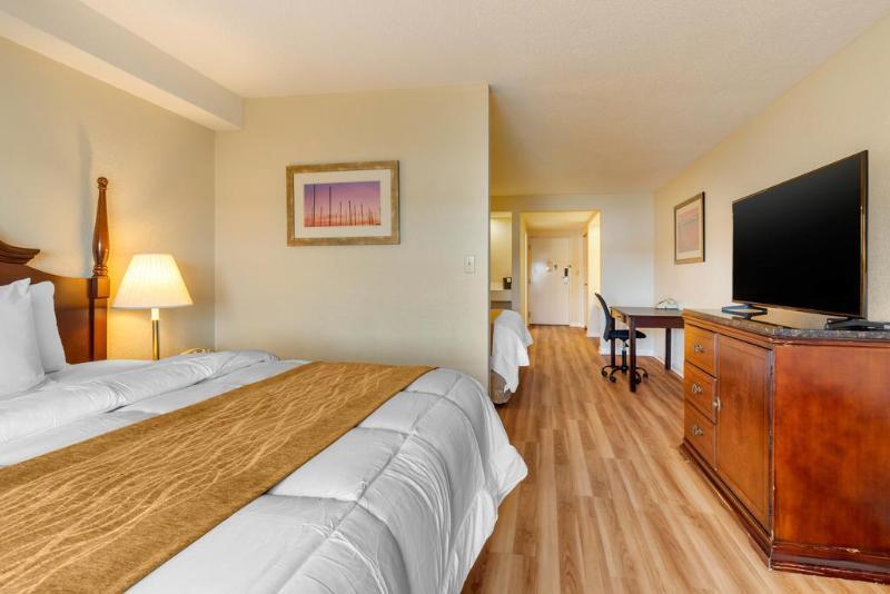 Comfort Inn At Newport Beach Middletown Exterior photo